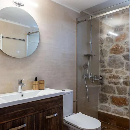 بيت للعطل Elevi *