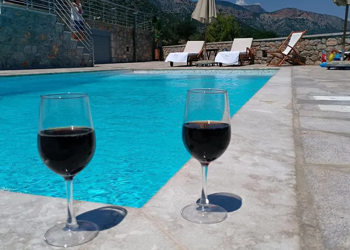 Elevi بيت للعطل